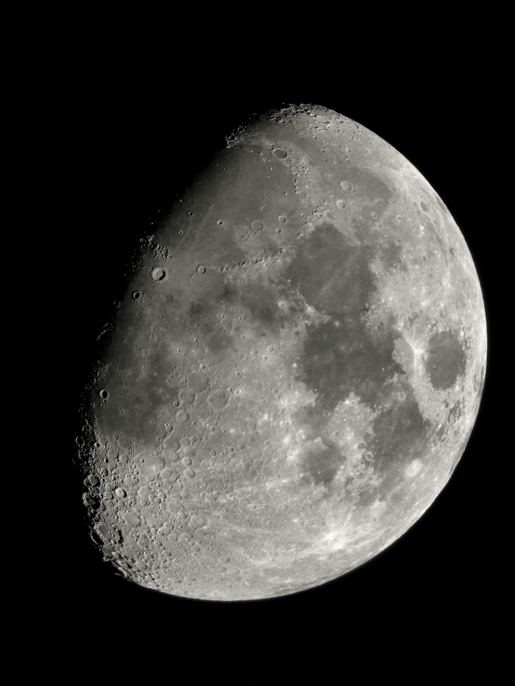 Měsíc 4.4.09 - vyšší rozlišení