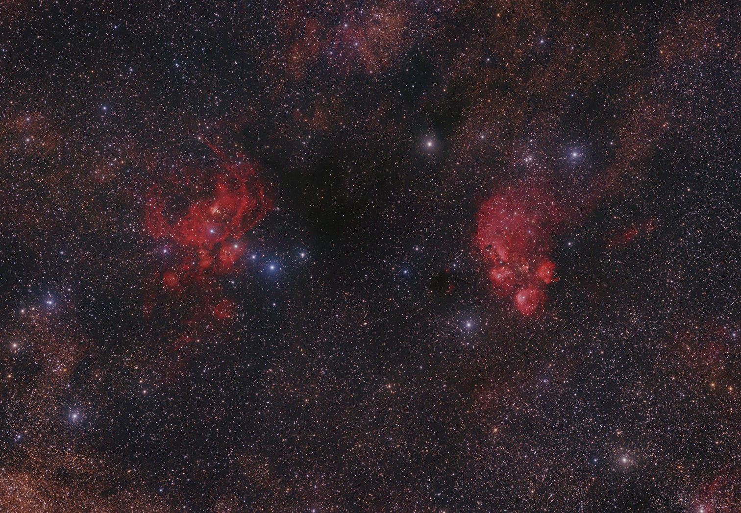 Kočičí tlapka (NGC6334) a Humr (NGC6357)
