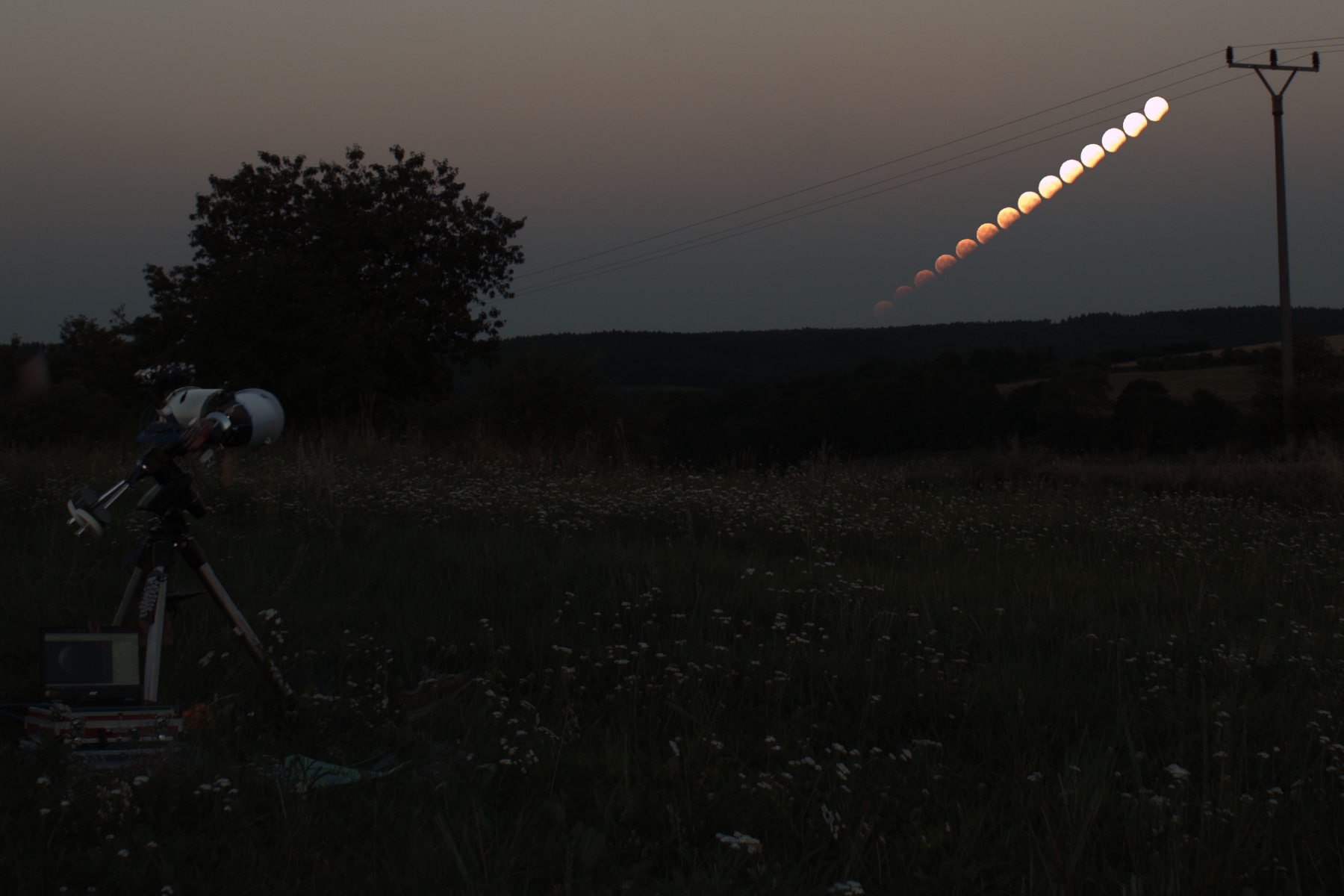 Částečné zatmění Měsíce 07.08.2017 širokoúhle