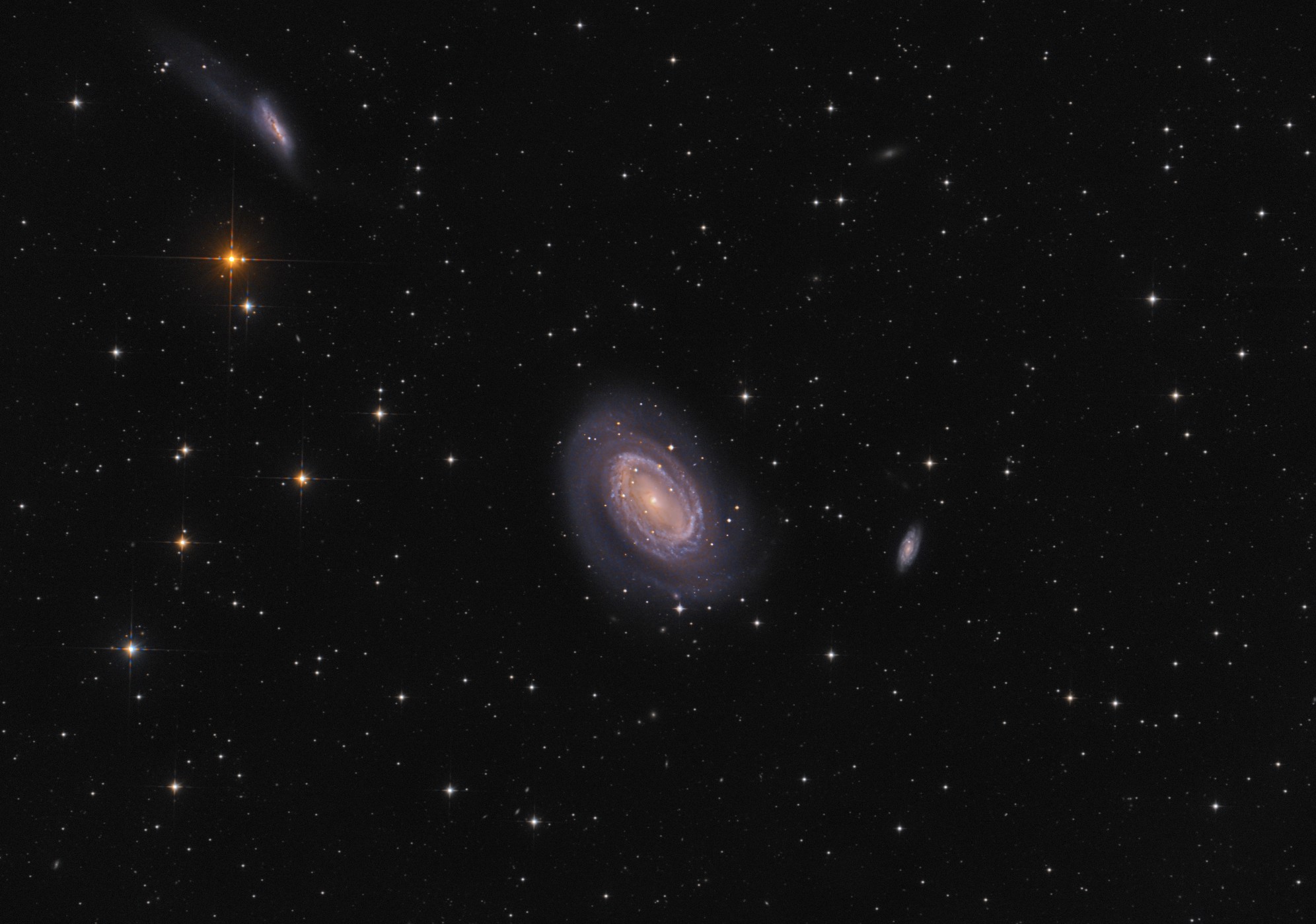 NGC4725