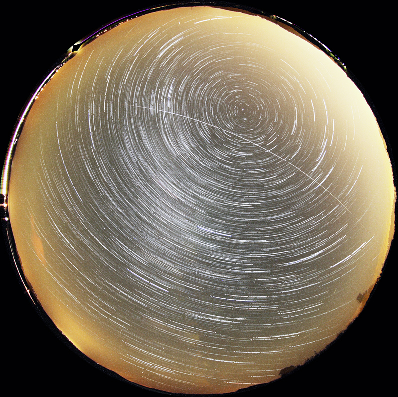 Celooblohové startrails s přeletem ISS