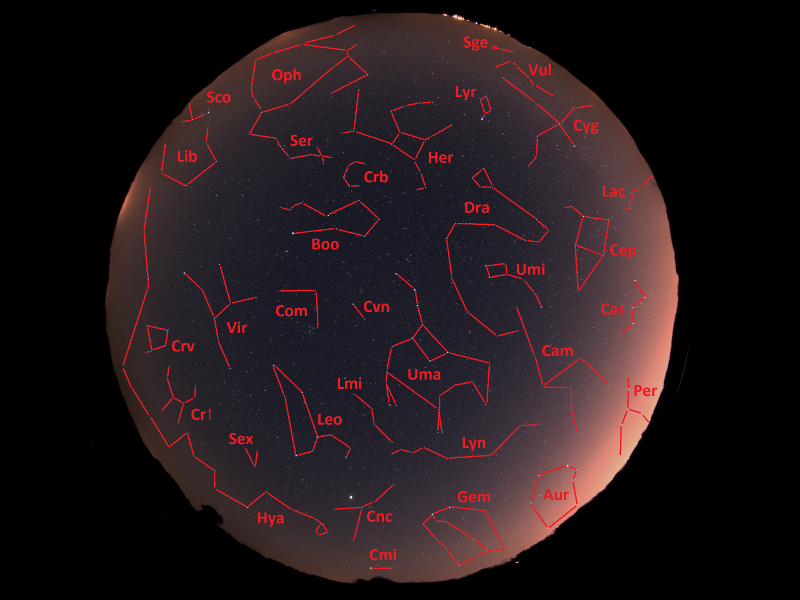 Krásy jarní oblohy hemisférickým objektivem - souhvězdí