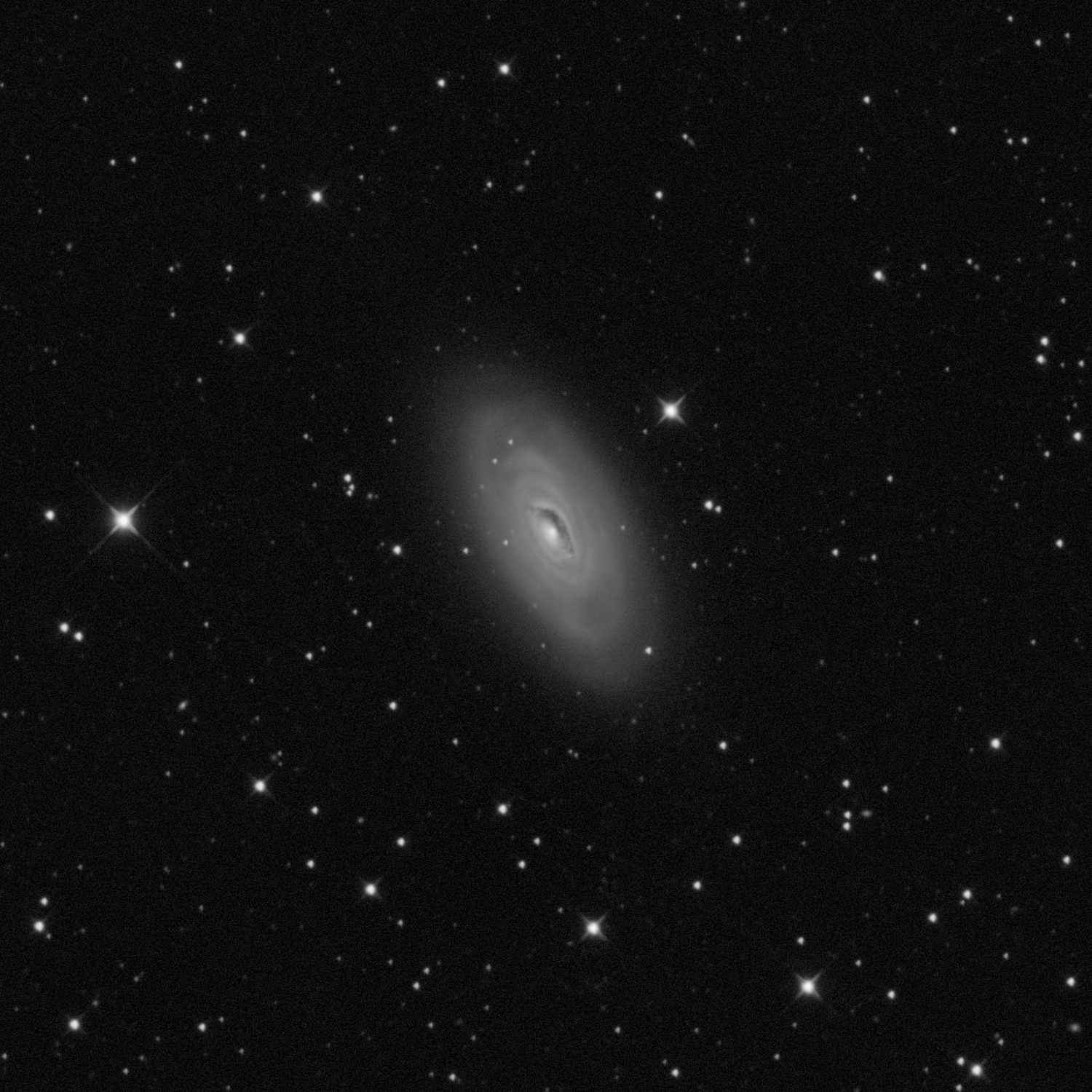 Galaxie M64, NGC 4826 (Black Eye) v Com