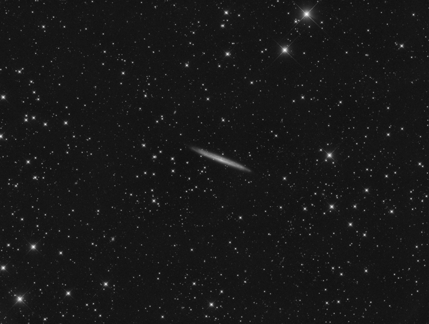 Galaxie NGC 5907 v Draku - celek