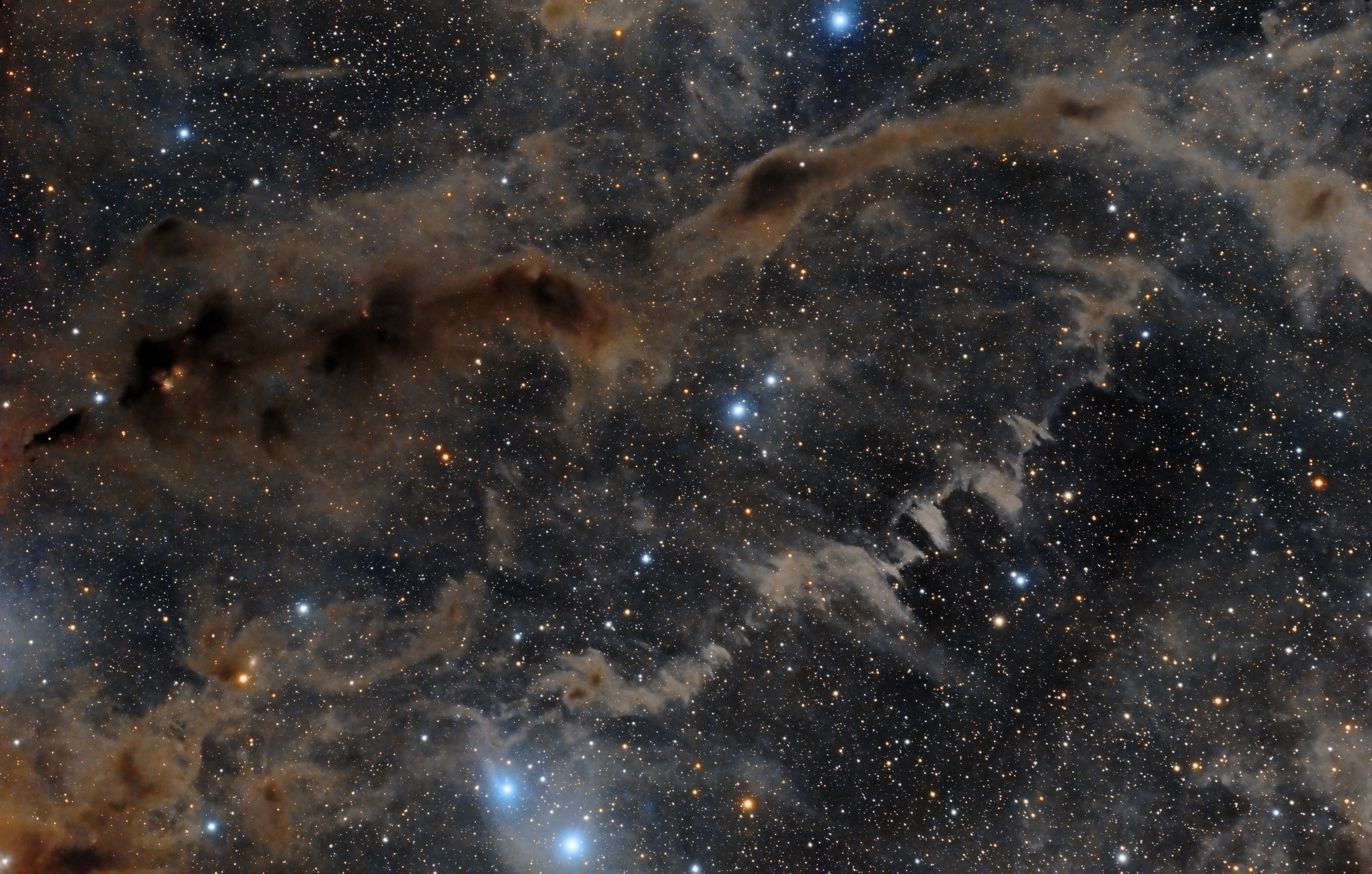 Taurus - temné mlhoviny LBN799, 800, 812, 816, B18, 215, LDN152