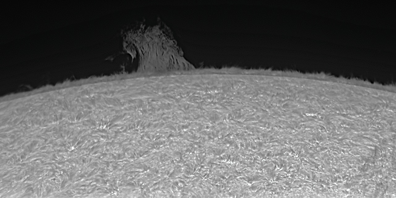 Slunce - protuberance - Triband-925