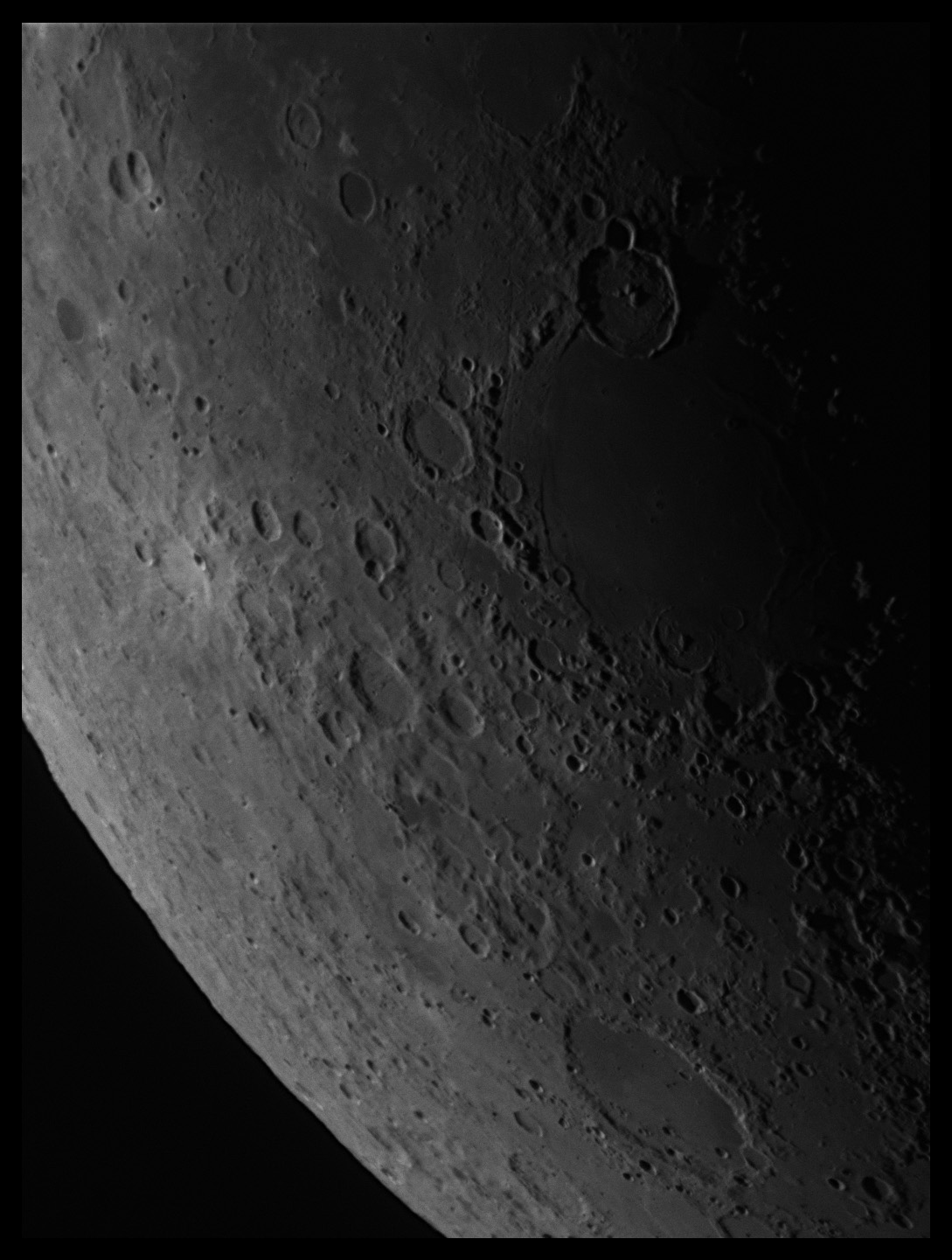 Měsíc 16.8.2009 - detail