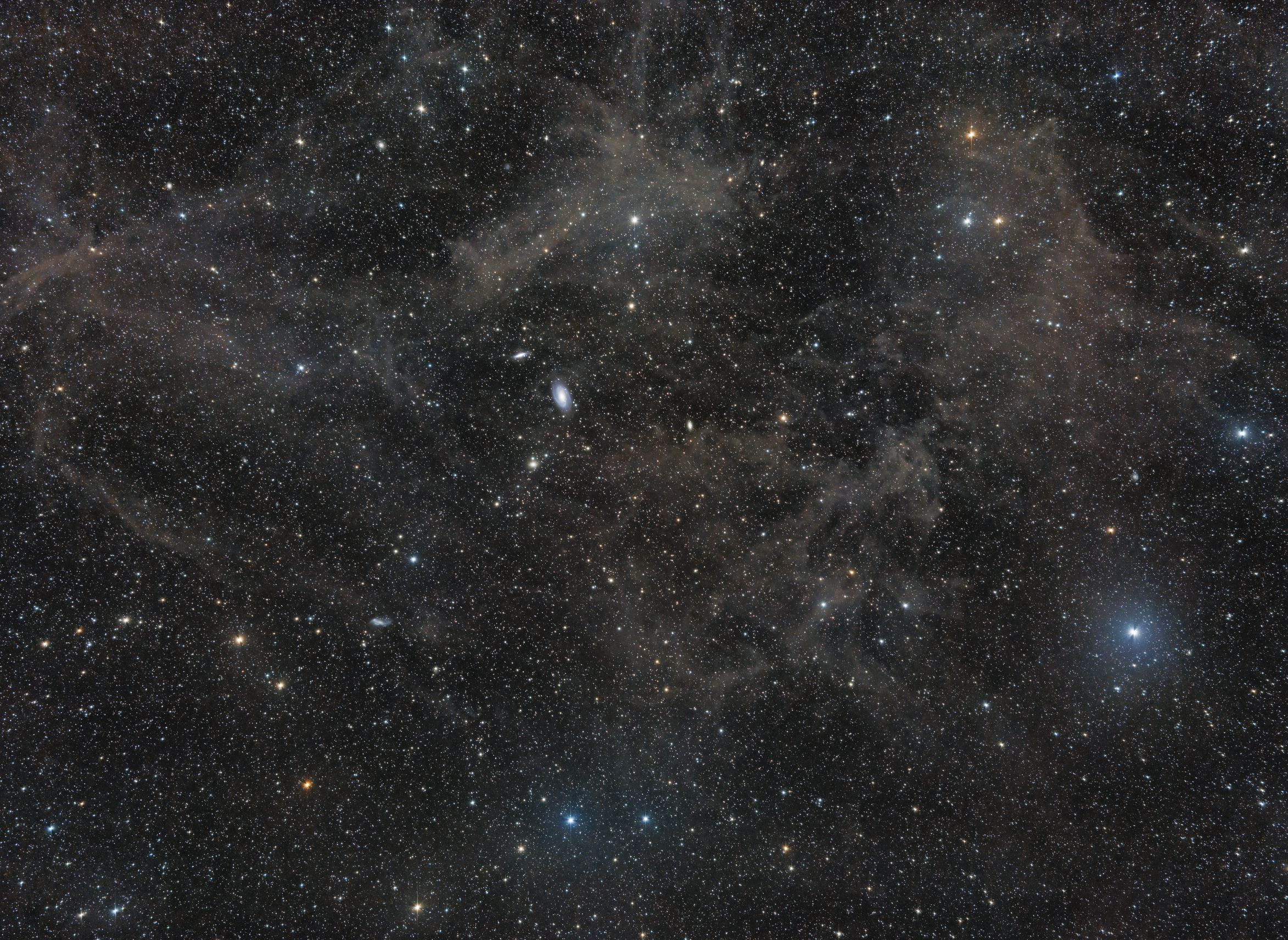 IFN v okolí galaxií M81 a M82