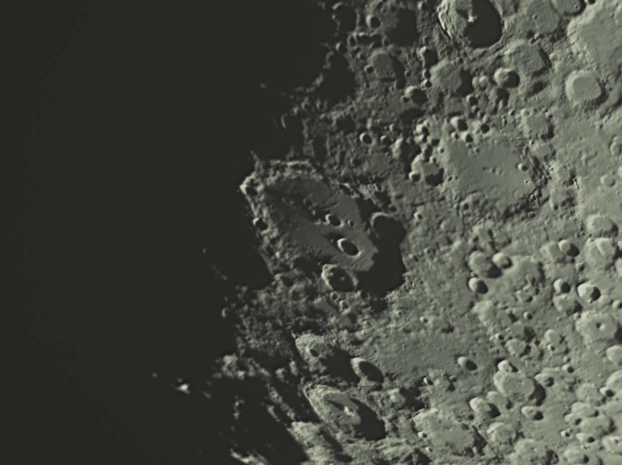 Měsíc_Clavius